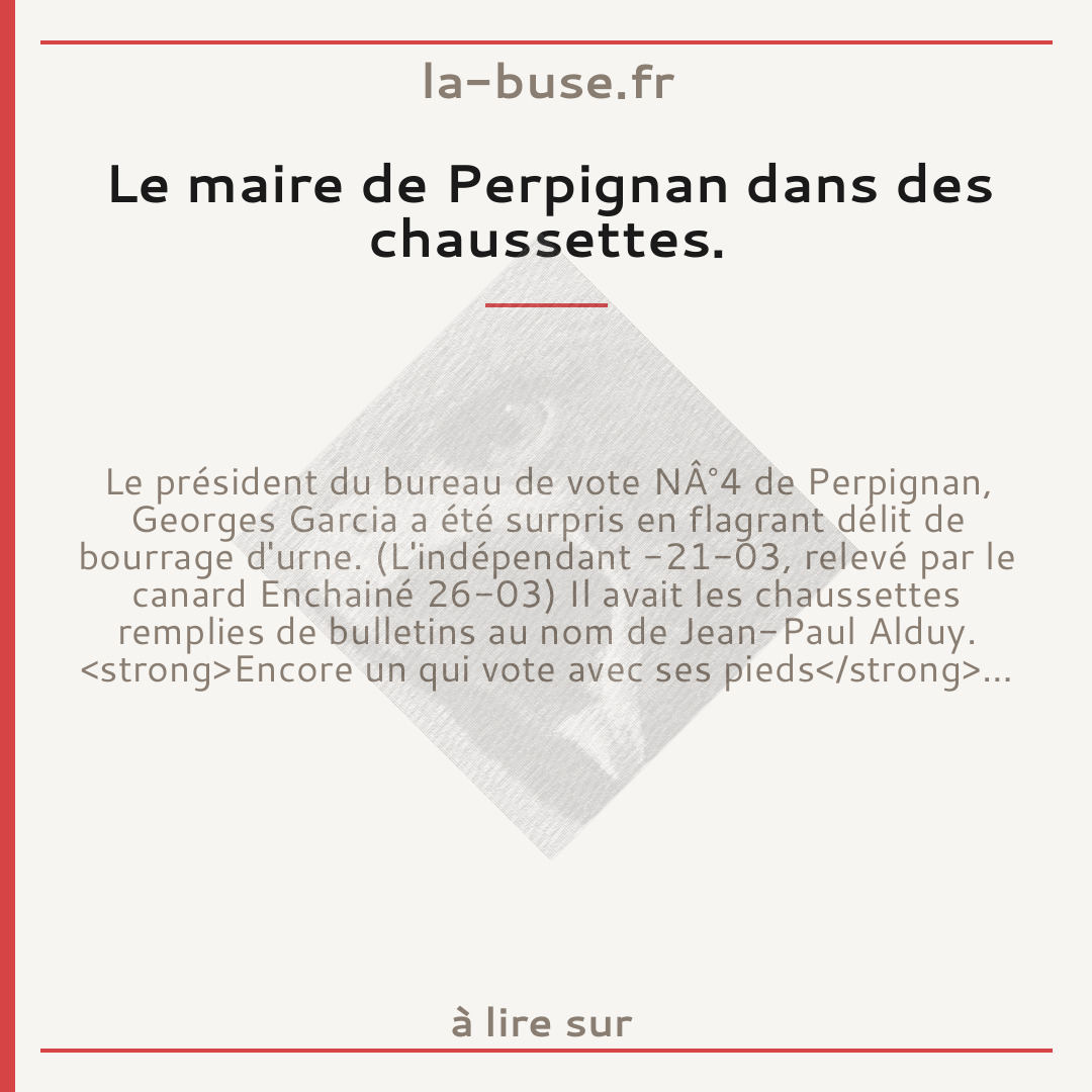 Le maire de Perpignan dans des chaussettes.