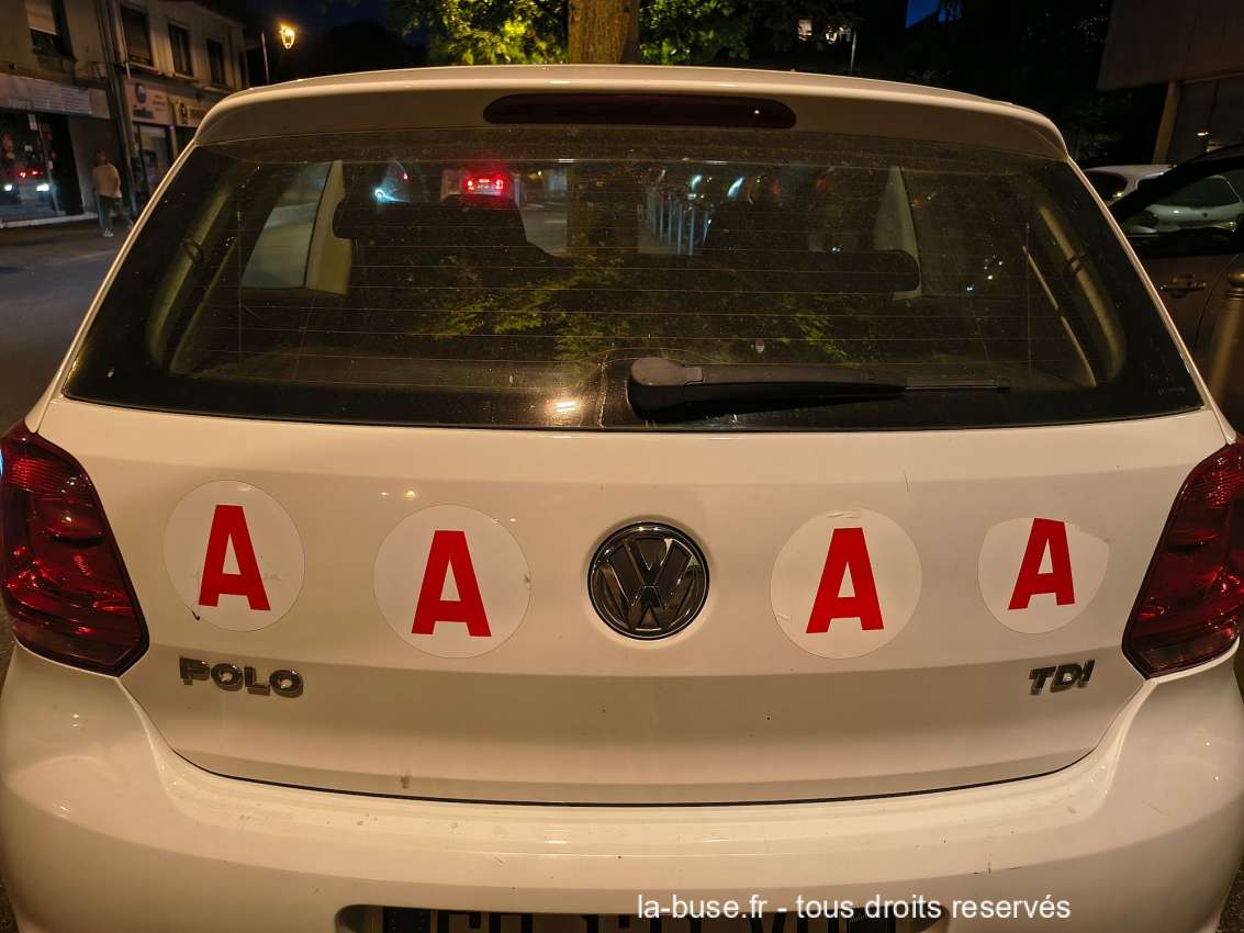 Arriere polo WW avec autocolants apprenti.